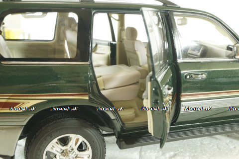 Toyota Land Cruiser 100, 2003 green, Paudi 1:18