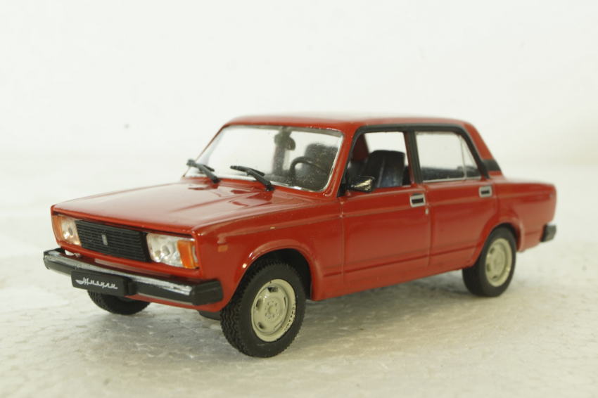 Ваз-2105 Жигули Lada 1200, красный, Автолегенды СССР 1:43 купить