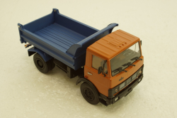 Маз-5551 самосвал 1988г оранжевый/синий, АвтоИстория 1:43