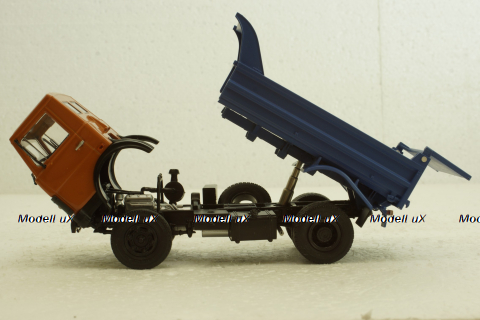 Маз-5551 самосвал 1988г оранжевый/синий, АвтоИстория 1:43