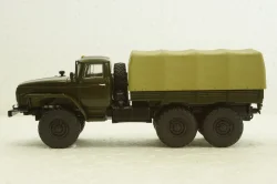 Урал-4320-31 (двигатель ЯМЗ-238) бортовой с тентом, хаки, 100954, АвтоИстория 1:43