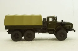 Урал-4320-31 (двигатель ЯМЗ-238) бортовой с тентом, хаки, 100954, АвтоИстория 1:43