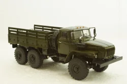 Урал-4320-31 (двигатель ЯМЗ-238) бортовой с тентом, хаки, 100954, АвтоИстория 1:43