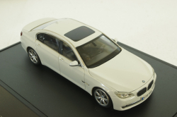 BMW 750Li (F02) 2009, white, 80420445201, Minichamps 1:43