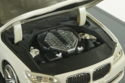 BMW 750Li (F02) 2009, white, 80420445201, Minichamps 1:43