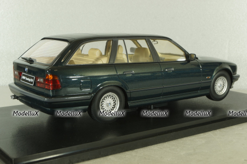 BMW 5er Serie (E34) Touring 1996, dark green, T9-1800401, Triple 9 1:18