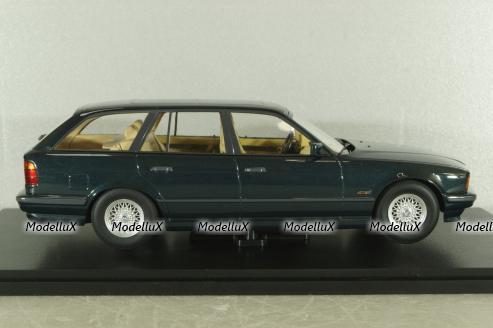 BMW 5er Serie (E34) Touring 1996, dark green, T9-1800401, Triple 9 1:18