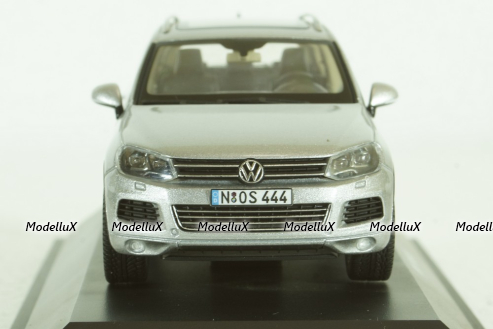 Volkswagen Touareg 2010 silver, Schuco 1:43