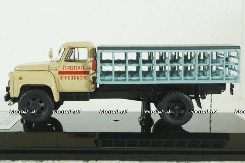 Газ-52 Автомобиль для транспортировки баллонов со сжиженным газом СТБ1-52 1973 г., 105242, DiP Models 1:43
