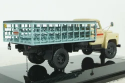 СТБ-52 Автомобиль для перевозки газоых баллонов на шасси Газ-52 1976 г., бежевый/голубой, 105242, DiP Models 1:43