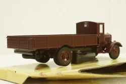 Я-8 бордовый, Н274, Наш Автопром 1:43