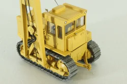 ТГ-124 трубоукладчик на базе Т-130 1980, охра, Трэкс 1:43