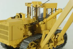 ТГ-124 трубоукладчик на базе Т-130 1980, охра, Трэкс 1:43