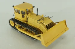 ДЗ-24 гидравлический бульдозер на базе Т-180Г 1960, охра, Трэкс 1:43