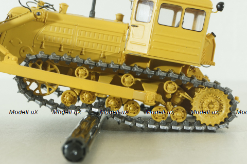 ДЗ-24 гидравлический бульдозер на базе Т-180Г 1960, охра, Трэкс 1:43