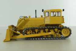 ДЗ-24 гидравлический бульдозер на базе Т-180Г 1960, охра, Трэкс 1:43