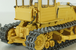 ДЗ-24 гидравлический бульдозер на базе Т-180Г 1960, охра, Трэкс 1:43