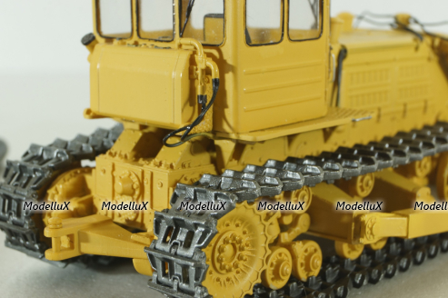 ДЗ-24 гидравлический бульдозер на базе Т-180Г 1960, охра, Трэкс 1:43