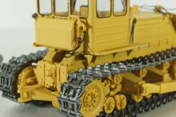 ДЗ-24 гидравлический бульдозер на базе Т-180Г 1960, охра, Трэкс 1:43