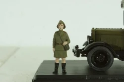 Зис-8 медицинский, с фигуркой санитарки, Miniclassic 1:43
