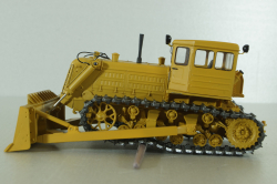 ДЗ-24 гидравлический бульдозер на базе Т-180Г 1960, охра, Трэкс 1:43