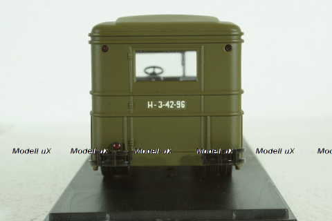 Зис-8 медицинский, с фигуркой санитарки, Miniclassic 1:43