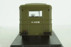 Зис-8 медицинский, с фигуркой санитарки, Miniclassic 1:43