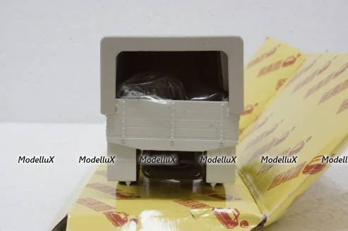 Зис-42М(5В) белый, Н600, Наш Автопром 1:43
