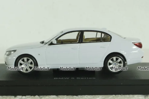 BMW 545i Sedan E60, 2003, white, 03501W, Kyosho 1:43