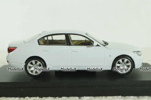 BMW 545i Sedan E60, 2003, white, 03501W, Kyosho 1:43