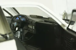 BMW M3 (E30) white, 24982W, CHE ZHI 1:24