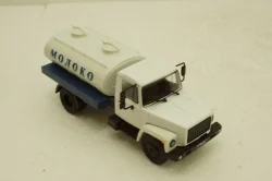 ГАЗ-3307 молоко, Автолегенды СССР, Грузовики №13 1:43