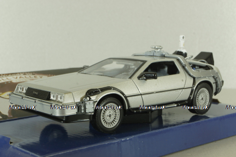 DeLorean Time Machine from movie Back to the Future Future II, 22441, Welly 1:24