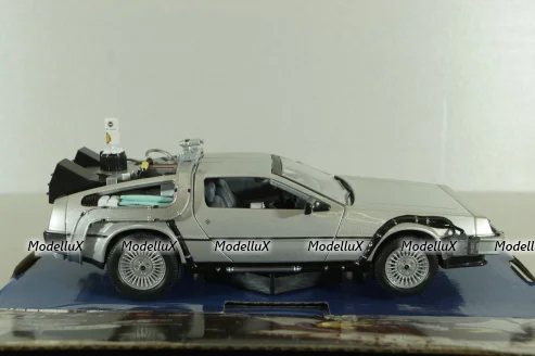 DeLorean Time Machine from movie Back to the Future Future II, 22441, Welly 1:24