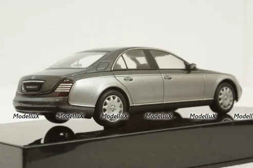 Maybach 57 SWB 2003 grey, 56153, Auto Art 1:43