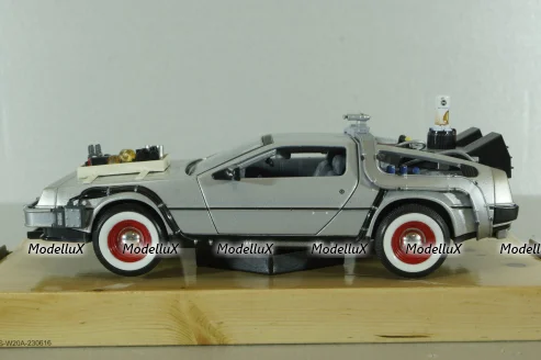 DeLorean Time Machine from movie Back to the Future III, 22444, Welly 1:24