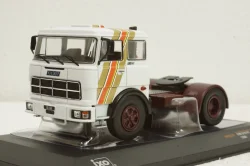 Fiat 690 T1 (1961) white, TR126, IXO 1:43