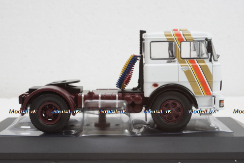 Fiat 690 T1 (1961) white, TR126, IXO 1:43