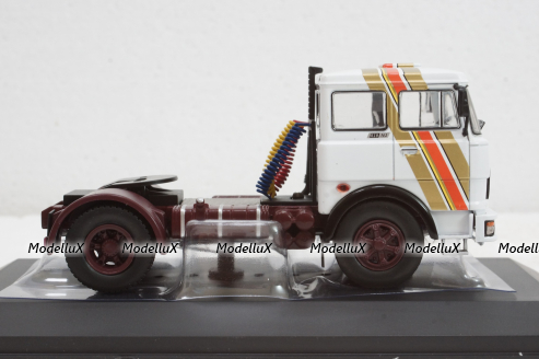 Fiat 690 T1 (1961) white, TR126, IXO 1:43