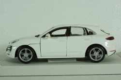 Porsche Macan 2013, white, BU21077W, Burago 1:24