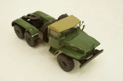 Урал-375С тягач, зелений, АвтоИстория 1:43