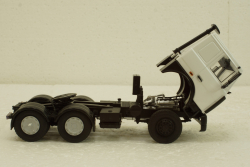 Маз-6422 тягач 1989г белый, АвтоИстория 1:43