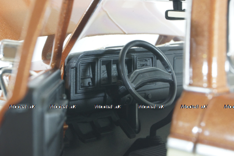 Ford F150 Pick-Up year 1979 brown, Maisto 1:18