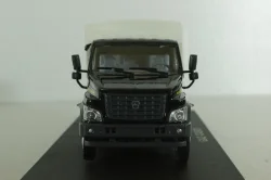 Газон NEXT C42R31 бортовой с тентом черный/серый Н231, Наш Автопром 1:43