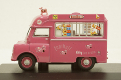 Bedford CA Ice cream, pink CA027, Oxford 1:43