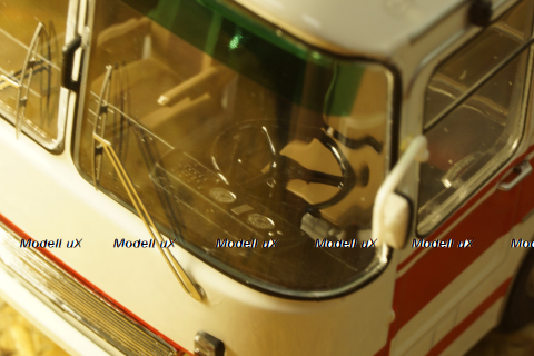 ЛАЗ-699Р (1981), бело/красный, DEMPRICE 1:43 