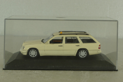 Mercedes E220 Disel (S124) Taxi 1994, beige, 430033596, Minichamps 1:43