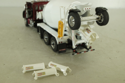 Kenworth T880 SFFA McNeilus bridgemaster mixer, red/white, 71062, Diecast Masters 1:50 Уценка!