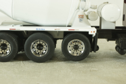 Kenworth T880 SFFA McNeilus bridgemaster mixer, red/white, 71062, Diecast Masters 1:50 Уценка!