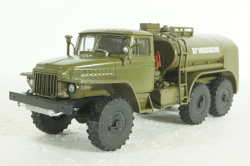 Урал-ТЗ-5 (375) Топливозаправщик на шасси Урал-375 Легендарные Грузовики СССР №10, 1:43